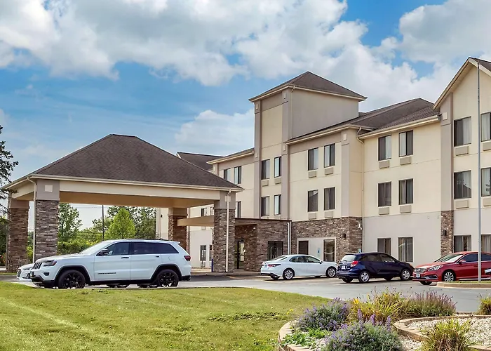 Comfort & North - Naperville Hotel