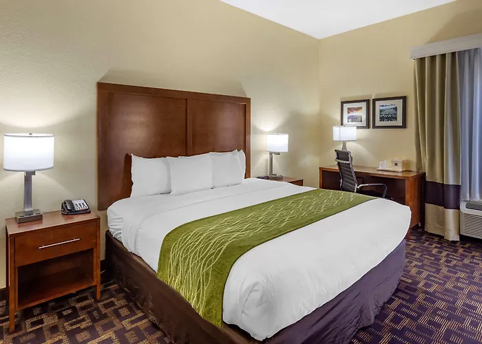 Comfort & North - Naperville 4* Aurora