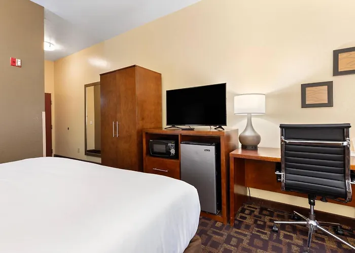 Comfort & North - Naperville Hotel