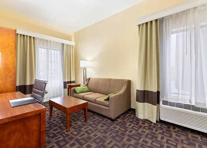Comfort & North - Naperville Hotel