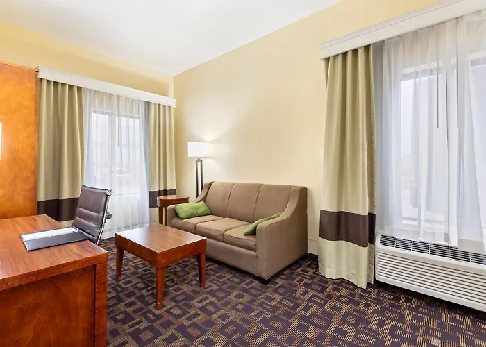 Comfort & North - Naperville Hotel